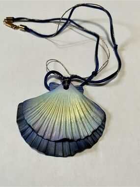 Vintage Linda van Der Linde porcelain seashell necklace Very